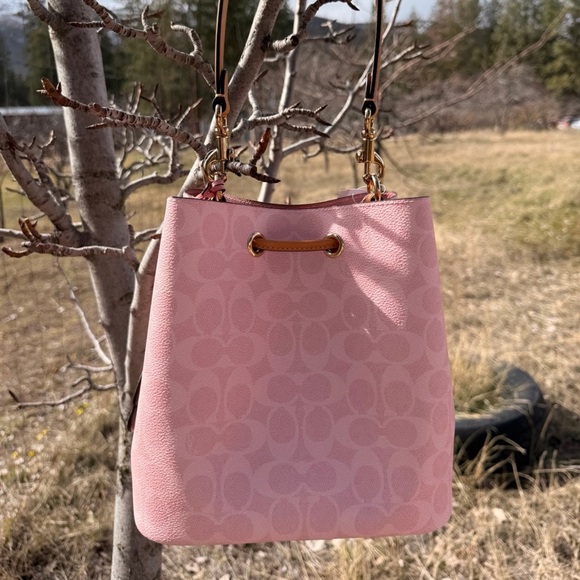 Powder Pink Coach rowan bucket bag - Picture 3 of 3